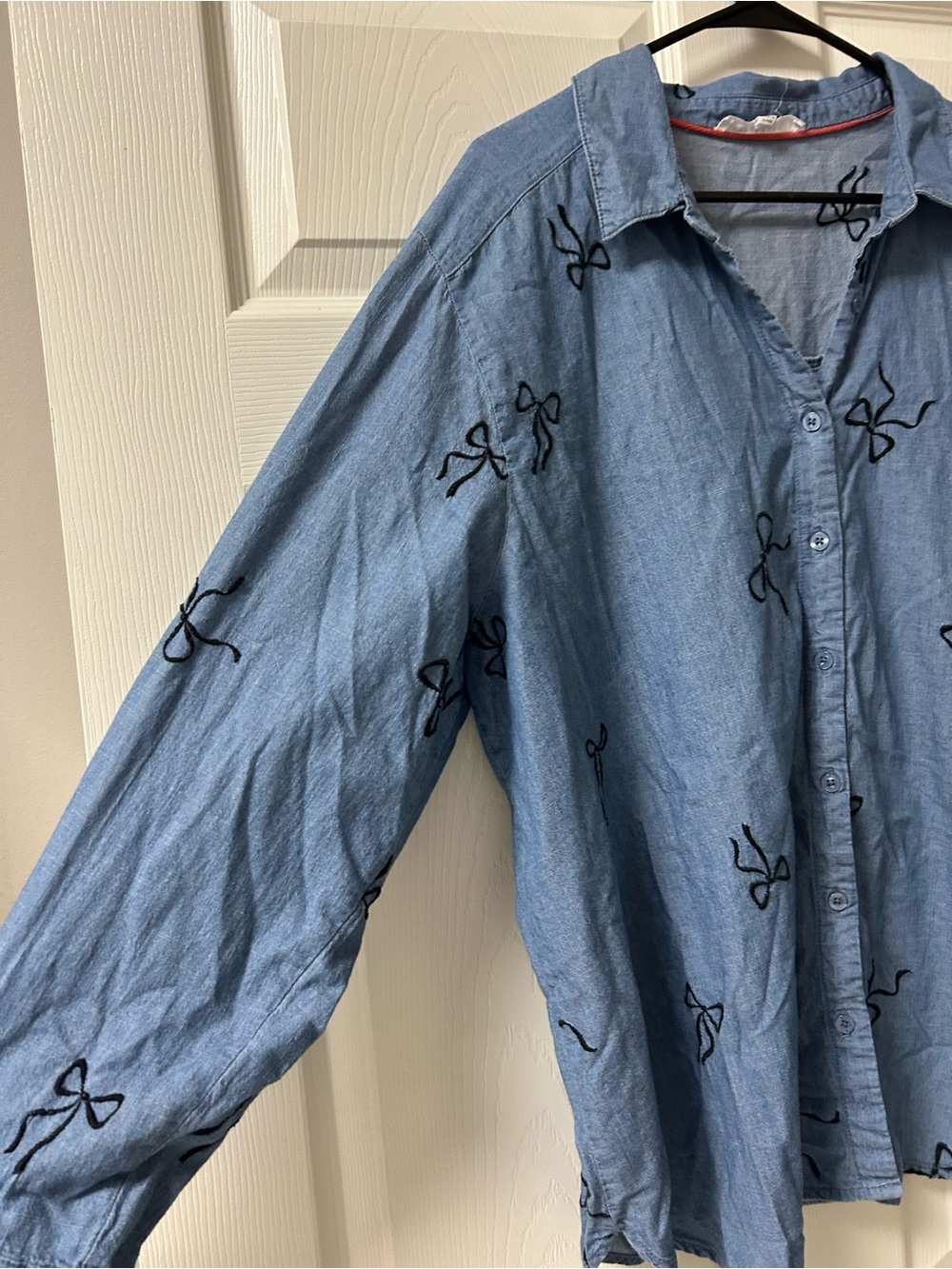 Jane + Delancey 2X 100% Cotton Chambray Bow Embroidered Button Down Shirt - Picture 3 of 6